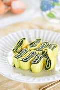 Egg roll with seaweed